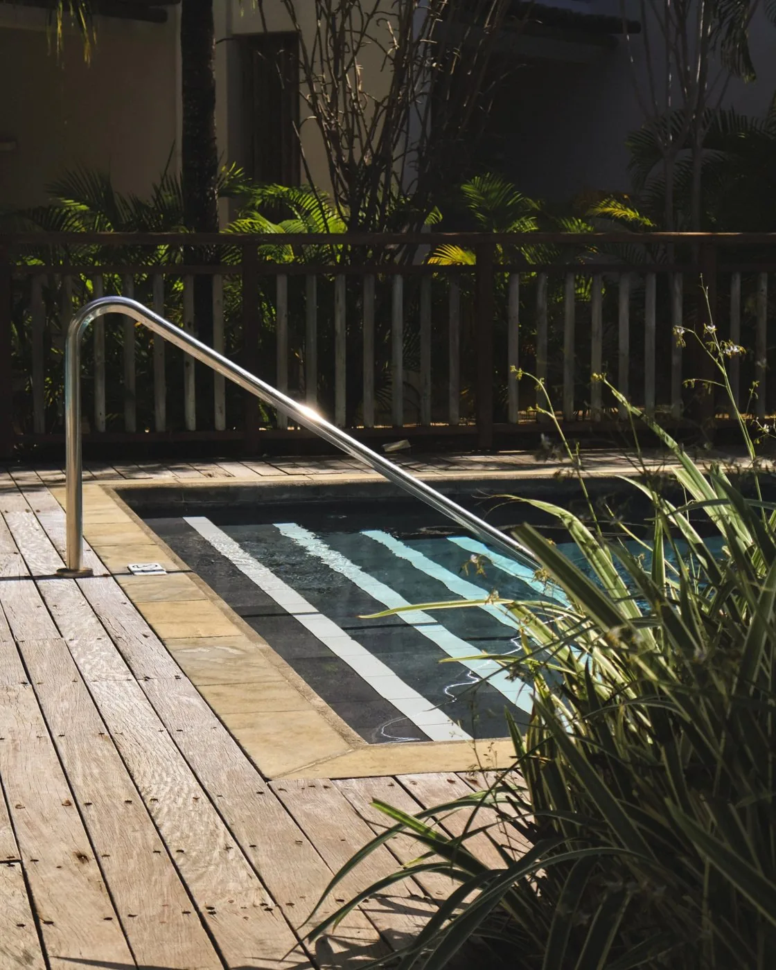 Marches de piscine au soleil, Preskil Island Resort