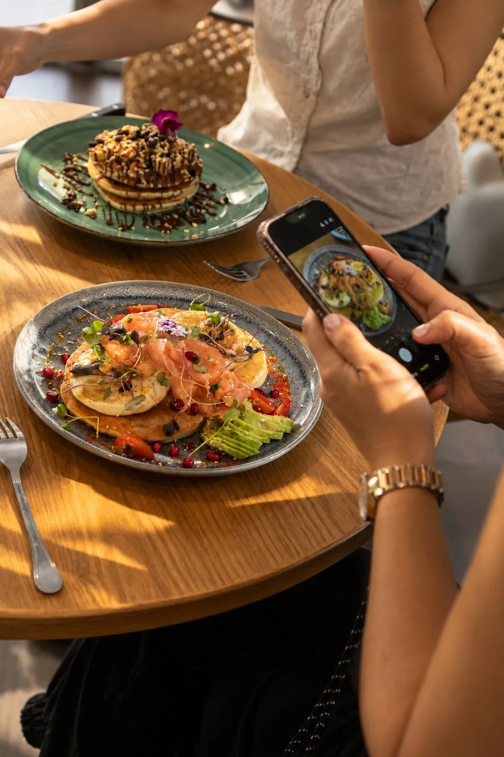 Pancakes au saumon photographiés au smartphone, Sweet & Brunch